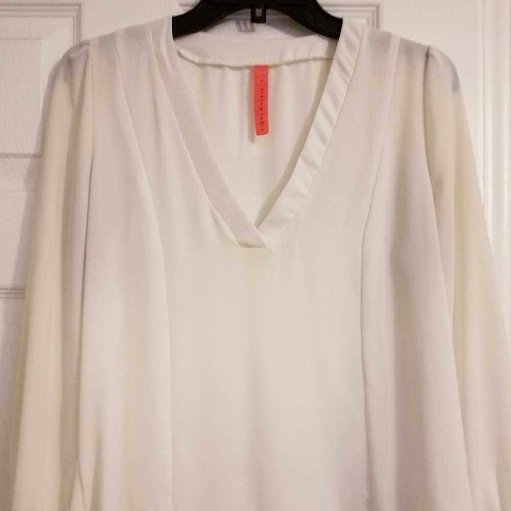 Eight Sixty White V Neck Blouse View 2